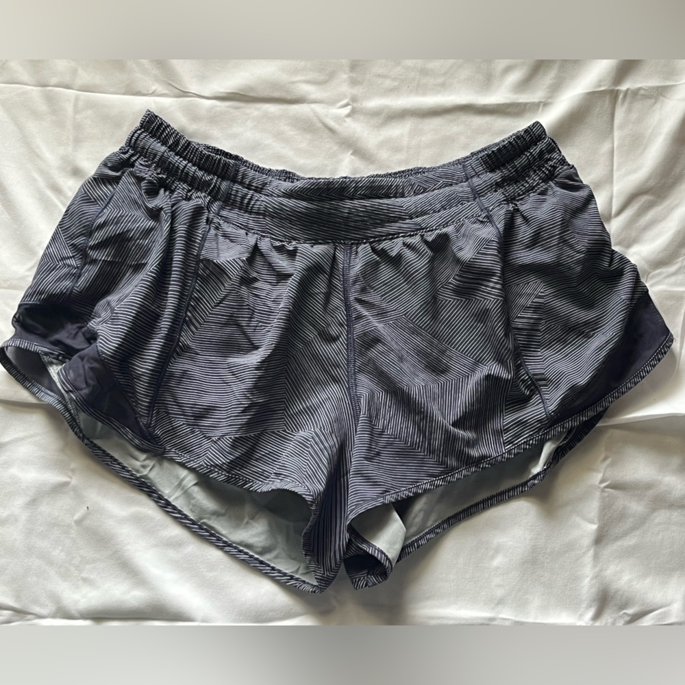 LULULEMON HOTTY HOT SHORTS 2.5 INSEAM